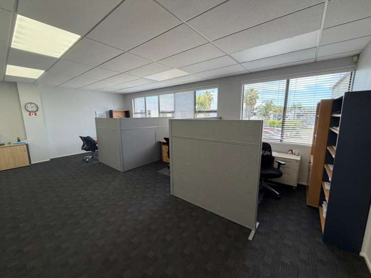 Unit B, 24 Tarndale Grove Albany_15