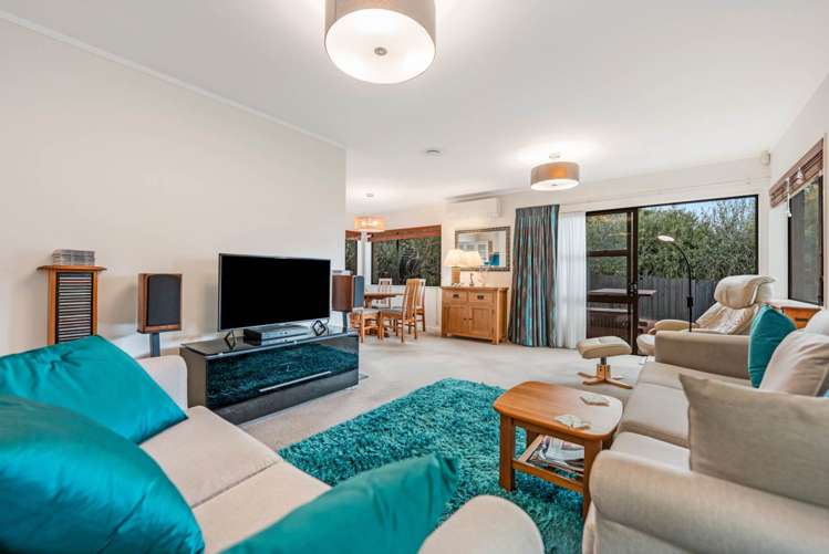 2/79 Mirrabooka Avenue Botany Downs_4