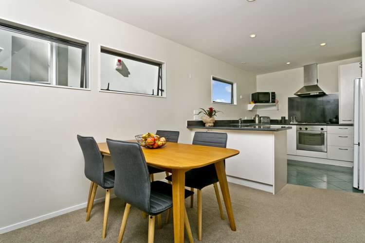 7/12 Herons Way Northcote_20