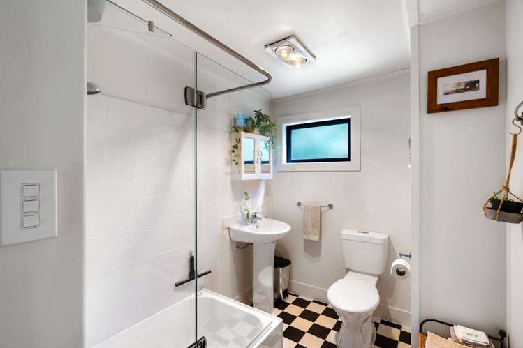 9 Allens Lane Clive_16