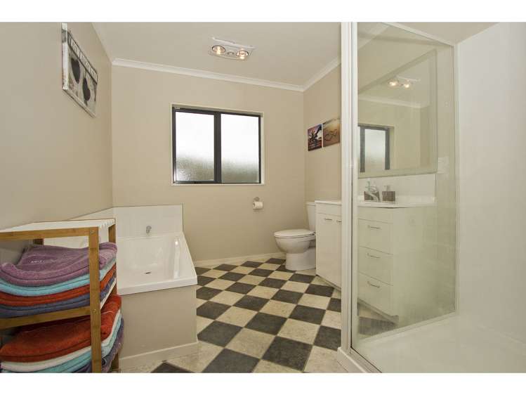 7 Woodland Grove Wainuiomata_12