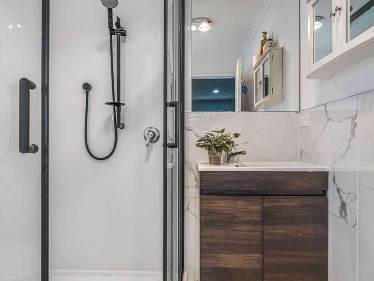 526 Massey Road Mangere_19