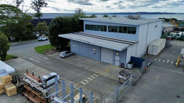 Functional 480sqm warehouse