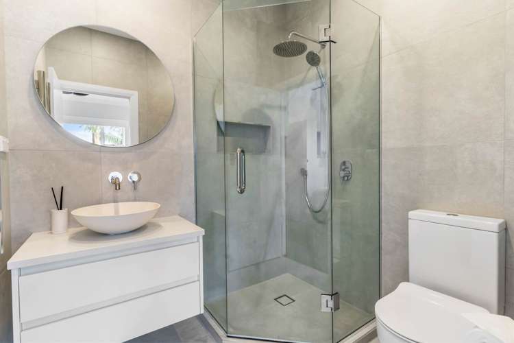 7 Polkinghorne Drive Manly_12