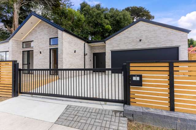THE GRAND OPAHEKE RESIDENCE — SINGLE-LEVEL LUXURY