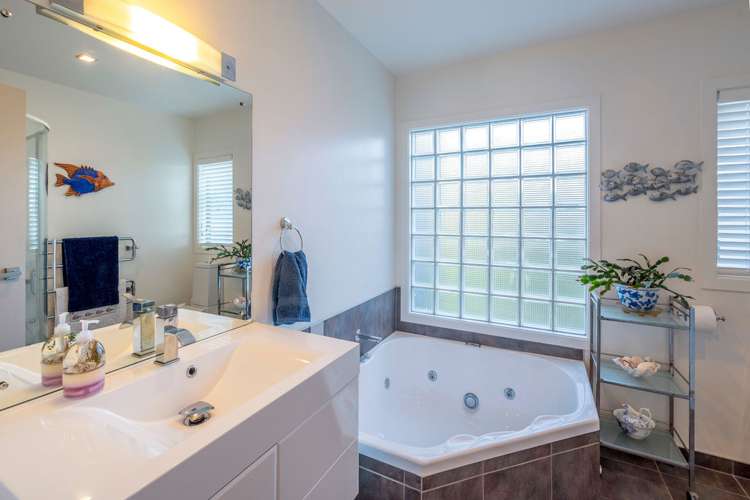 8 Barrett Drive Waikanae Beach_10