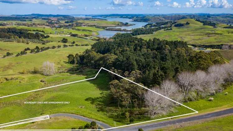 2 Pinetree Close Kaiwaka_1