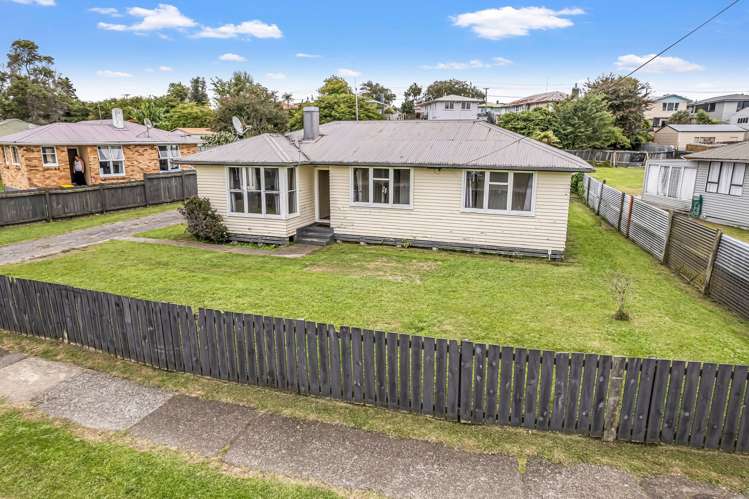 12 & 12a Bellingham Crescent_2