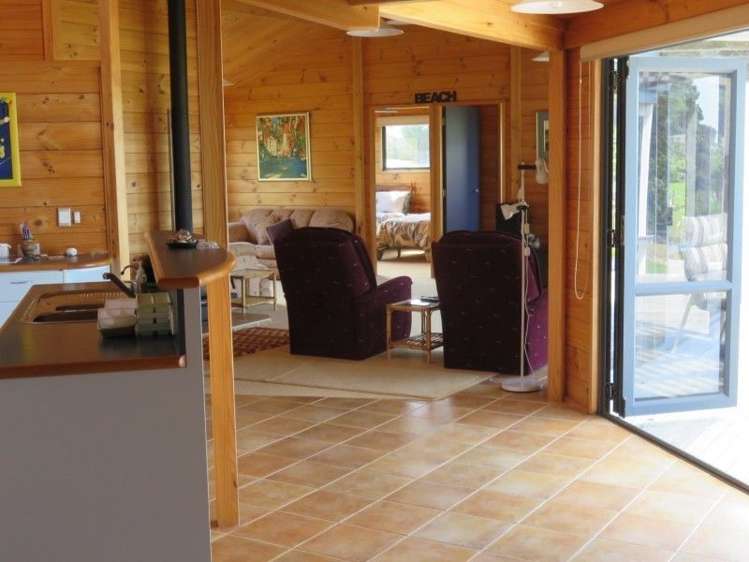 136 Oratia Place Onemana_9