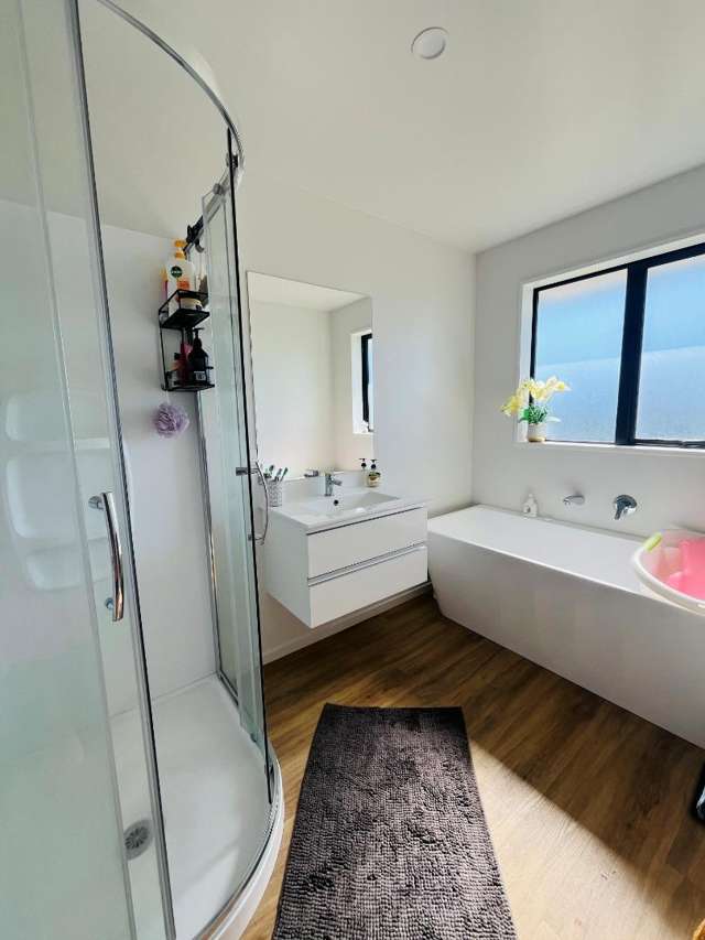 4 Eileen Way 11103_3