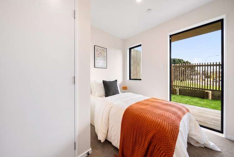 2/125 Universal Drive Henderson_10