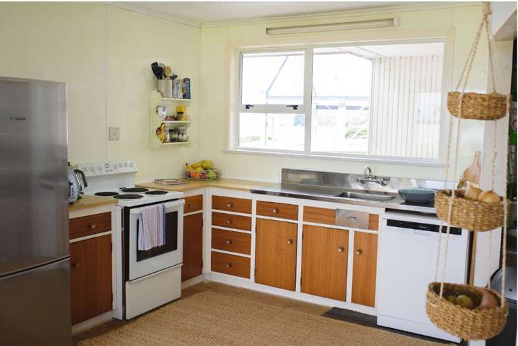 1302 Kaka Point Road Kaka Point_4