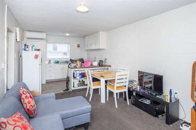 Units 1 - 10 at 11 Coates Street Hamilton_1