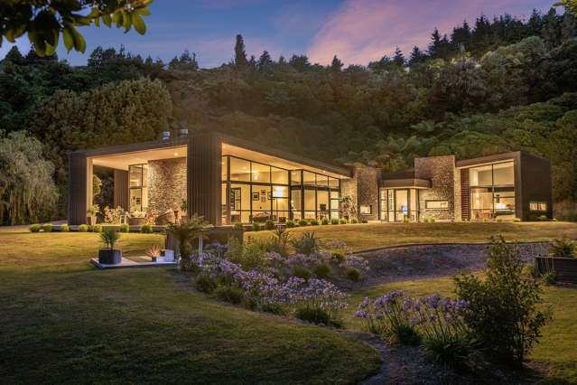 Jewel of Akatarawa - Luxury Wellington Mansion