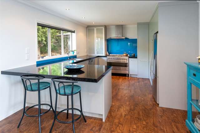 7 Paisley Street Mellons Bay_2