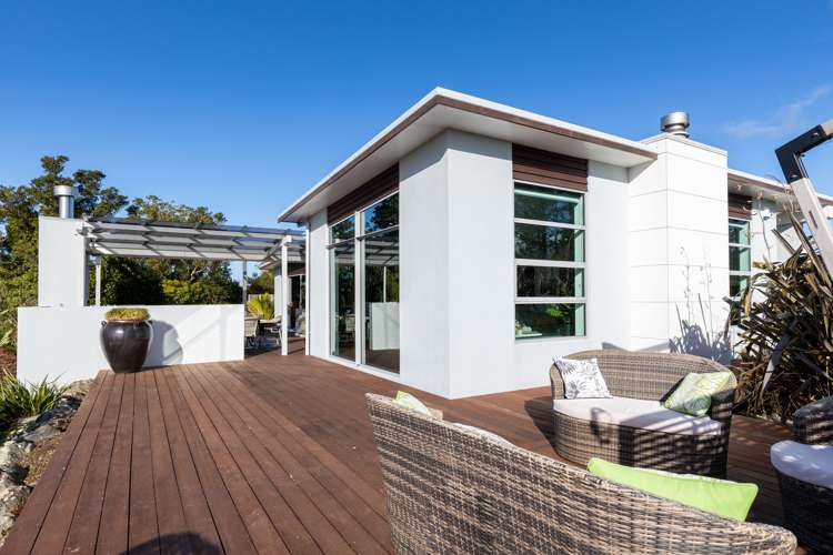 1895 Egmont Road Kaimiro_11