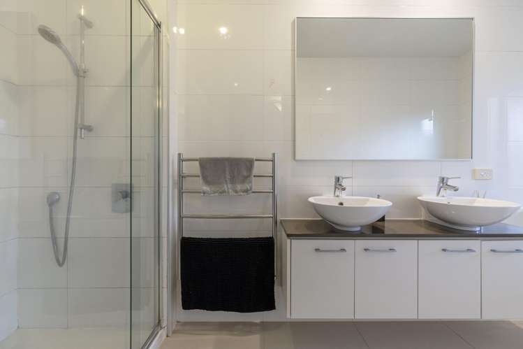 31 Chateau Crescent Rangatira Park_16