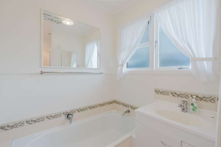 49 Garden Heights Avenue Glenview_11