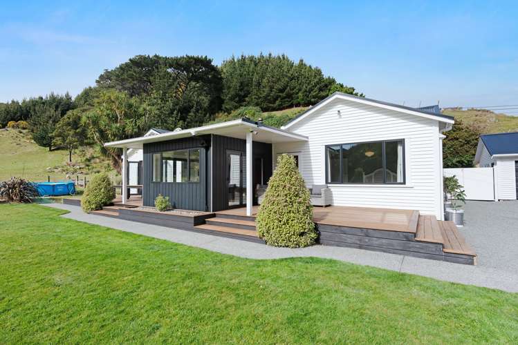 541 South Makara Road Makara_8