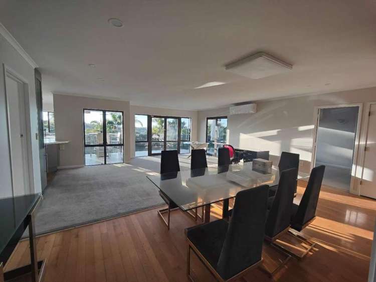2 Mellons Bay Road 10679_2