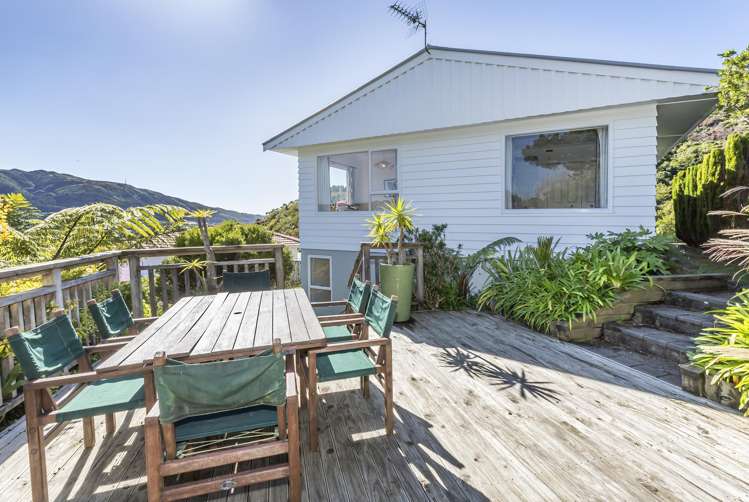 64 Collins Avenue Tawa_24
