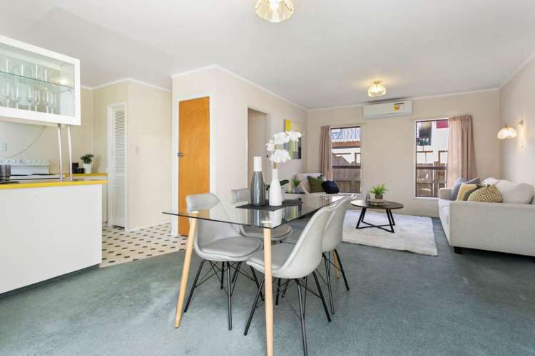 2/52 Harlston Road Mount Albert_4