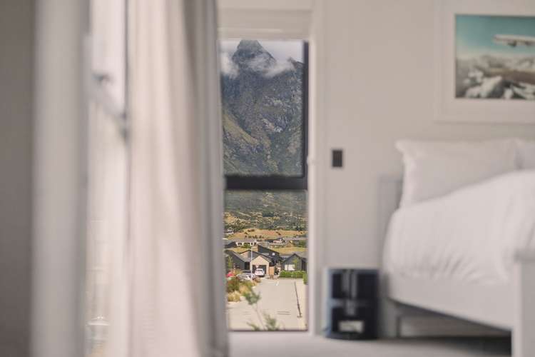 33 Casterway Crescent Jacks Point_12