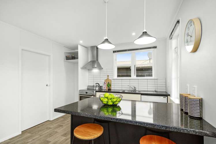 1/1 Strand Crescent Naenae_4