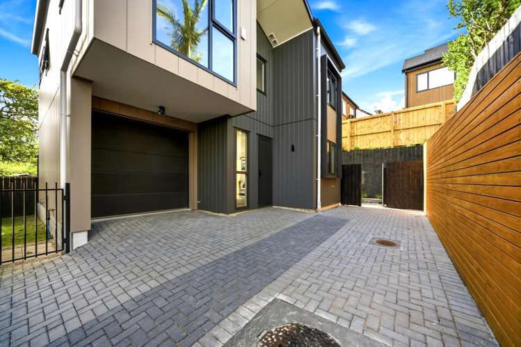 584 Beach Road Rothesay Bay_12