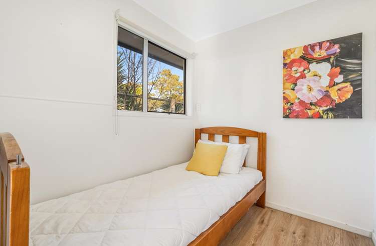 12 Sandrine Avenue Clover Park_8