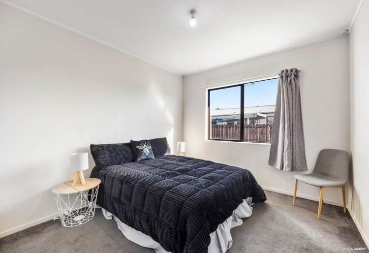 2/5 Volta Place Clendon Park_4