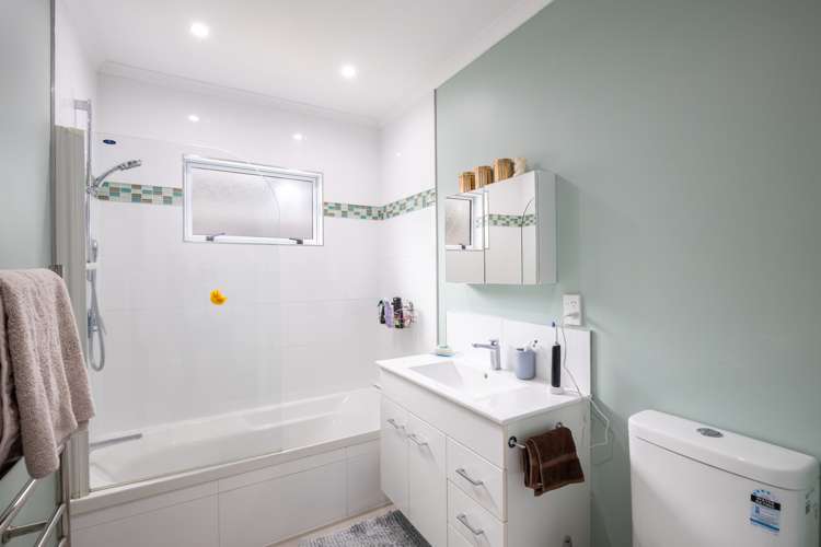 8 York Crescent Westown_17