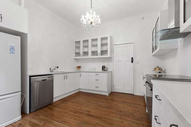 57 Beach Road Pahurehure_2