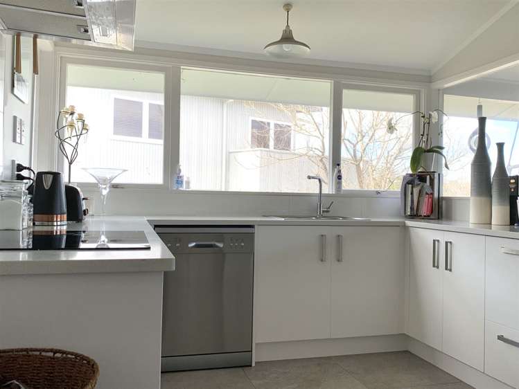 82 Ravenwood Drive Forrest Hill_5