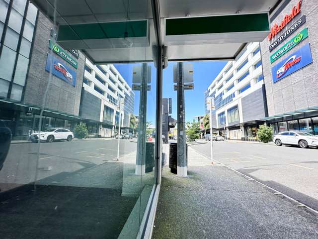 PRIME RETAIL OPPOSITE WESTFIELD