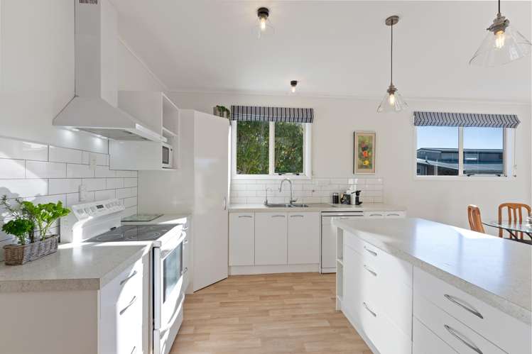 8 Manuka Street Otaki Beach_6