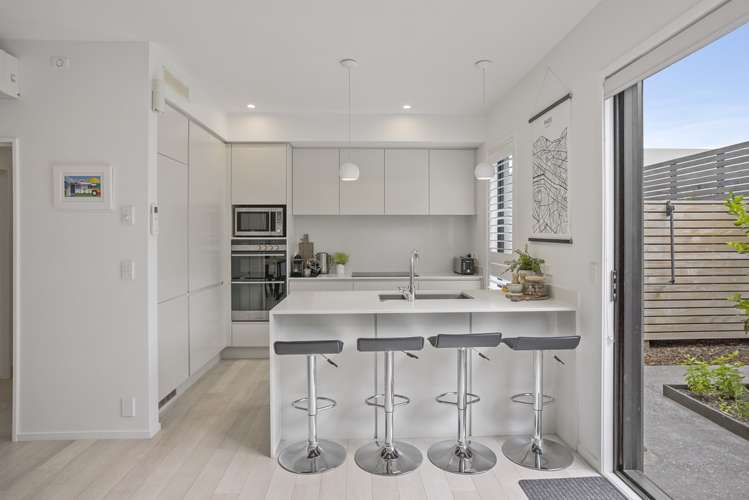 6 Kimiora Street Three Kings_7