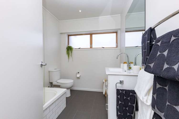 64 West Coast Road Glen Eden_15