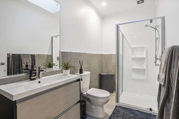 4 Couldrey Crescent Red Beach_10