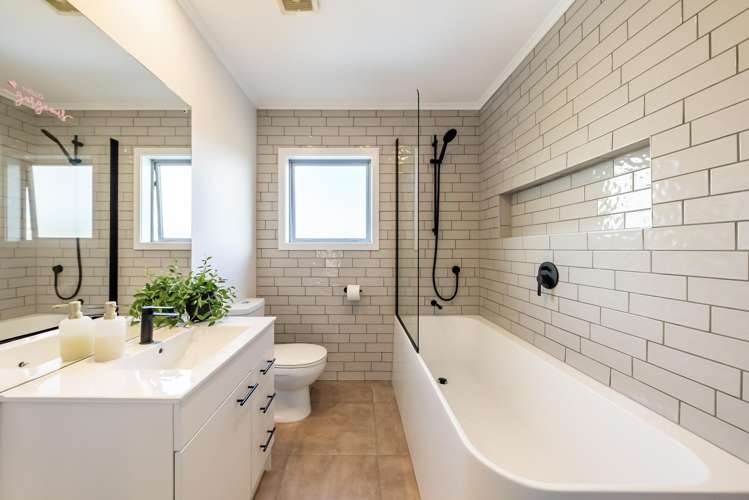 17 Sumner Terrace Aotea_18