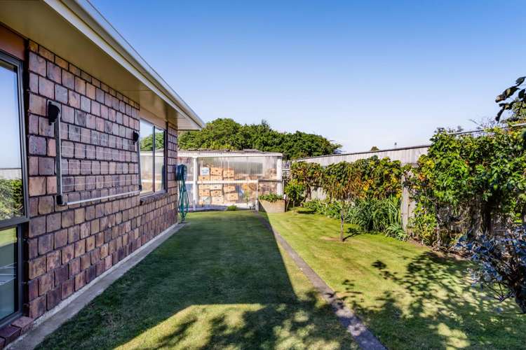 69 Egmont Street Hawera_24