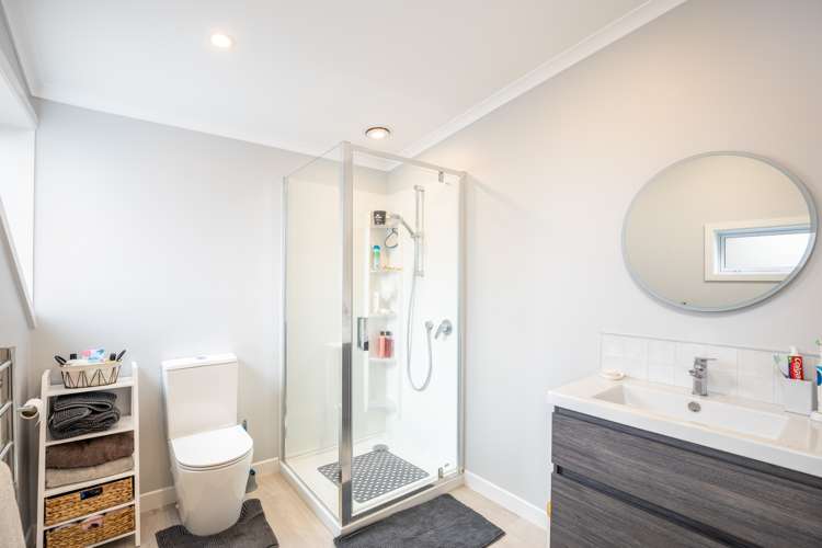 8 York Crescent Westown_16