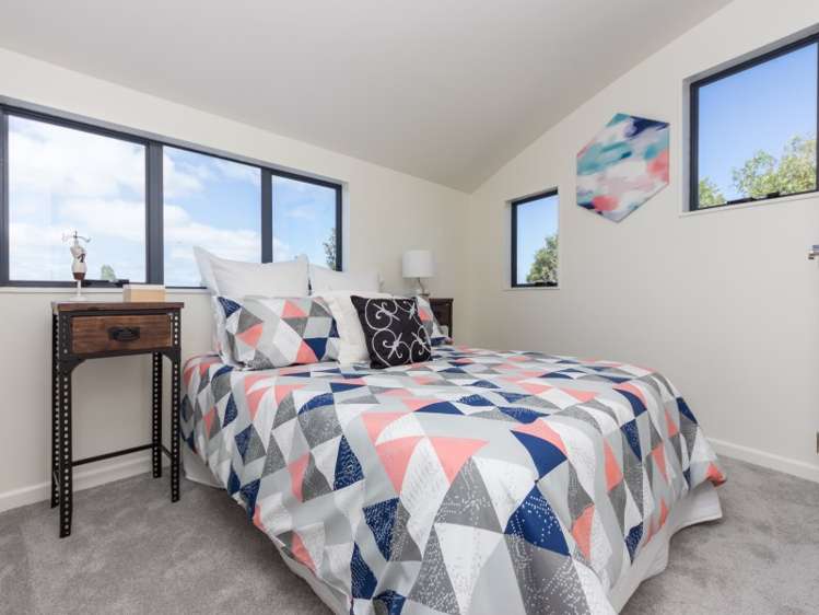 2/607 Glenfield Road Totara Vale_7