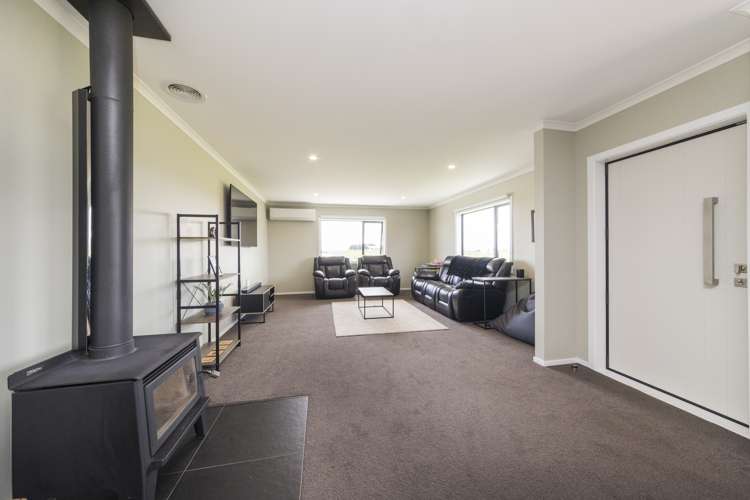 64 View Road Halcombe_5