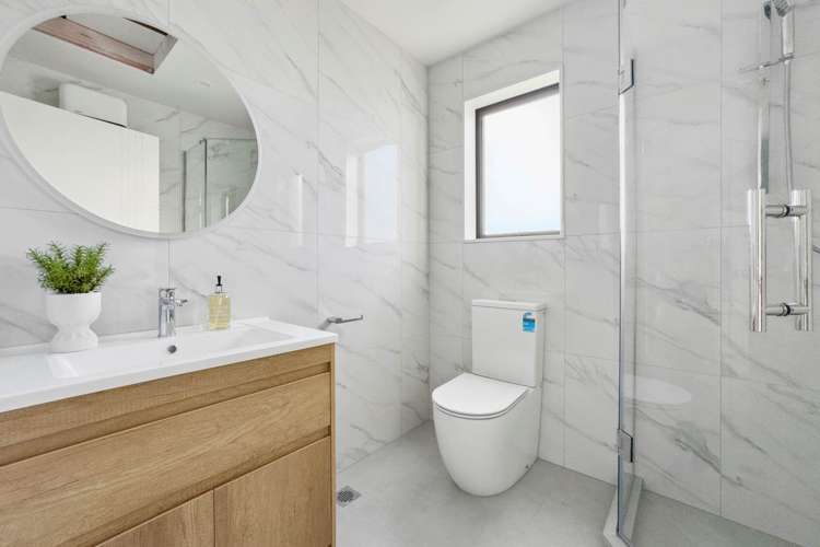 4 & 5/21 Erima Avenue Pt England_18