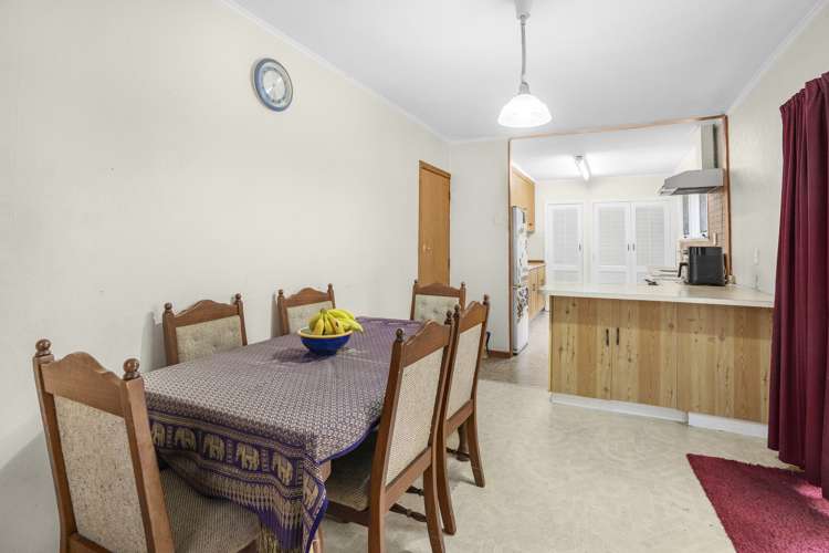 10 Sheehy Grove Wainuiomata_11