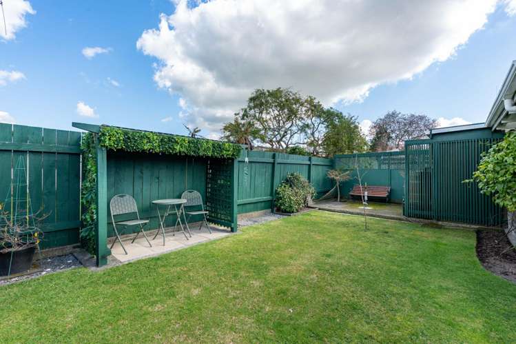 49 Garden Heights Avenue Glenview_19