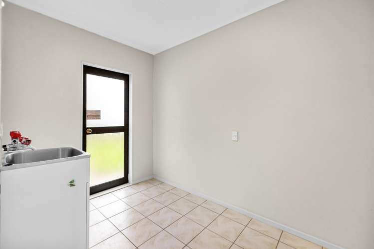 2 Bronte Place Owhata_14