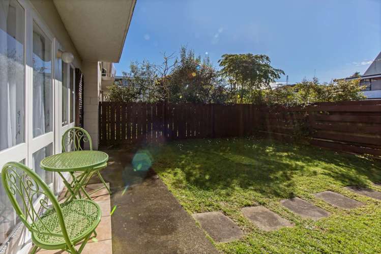 2/1 Glen Road Browns Bay_9