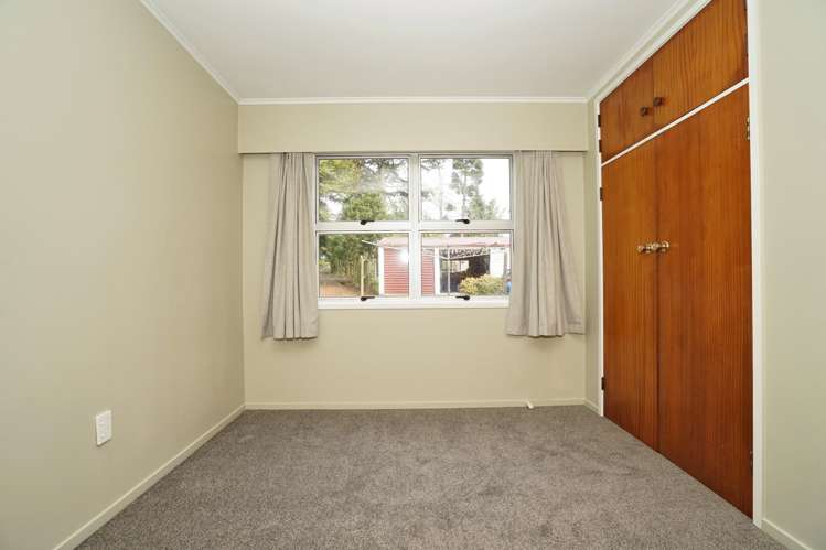 10 Robertson Road Whatawhata_16
